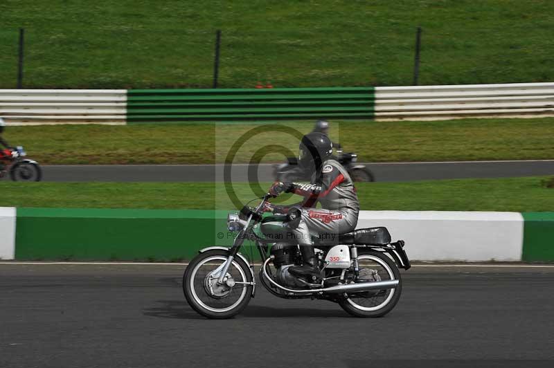 Mallory park Leicestershire;Mallory park photographs;Motorcycle action photographs;classic bikes;event digital images;eventdigitalimages;mallory park;no limits trackday;peter wileman photography;vintage bikes;vintage motorcycles;vmcc festival 1000 bikes