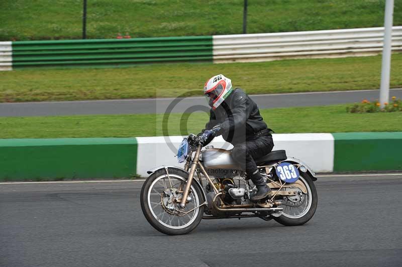 Mallory park Leicestershire;Mallory park photographs;Motorcycle action photographs;classic bikes;event digital images;eventdigitalimages;mallory park;no limits trackday;peter wileman photography;vintage bikes;vintage motorcycles;vmcc festival 1000 bikes