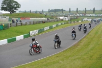 Mallory-park-Leicestershire;Mallory-park-photographs;Motorcycle-action-photographs;classic-bikes;event-digital-images;eventdigitalimages;mallory-park;no-limits-trackday;peter-wileman-photography;vintage-bikes;vintage-motorcycles;vmcc-festival-1000-bikes
