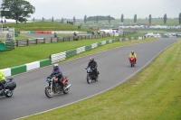 Mallory-park-Leicestershire;Mallory-park-photographs;Motorcycle-action-photographs;classic-bikes;event-digital-images;eventdigitalimages;mallory-park;no-limits-trackday;peter-wileman-photography;vintage-bikes;vintage-motorcycles;vmcc-festival-1000-bikes