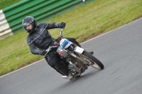 Mallory-park-Leicestershire;Mallory-park-photographs;Motorcycle-action-photographs;classic-bikes;event-digital-images;eventdigitalimages;mallory-park;no-limits-trackday;peter-wileman-photography;vintage-bikes;vintage-motorcycles;vmcc-festival-1000-bikes