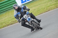 Mallory-park-Leicestershire;Mallory-park-photographs;Motorcycle-action-photographs;classic-bikes;event-digital-images;eventdigitalimages;mallory-park;no-limits-trackday;peter-wileman-photography;vintage-bikes;vintage-motorcycles;vmcc-festival-1000-bikes