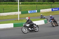 Mallory-park-Leicestershire;Mallory-park-photographs;Motorcycle-action-photographs;classic-bikes;event-digital-images;eventdigitalimages;mallory-park;no-limits-trackday;peter-wileman-photography;vintage-bikes;vintage-motorcycles;vmcc-festival-1000-bikes