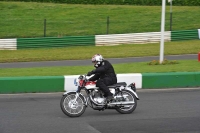 Mallory-park-Leicestershire;Mallory-park-photographs;Motorcycle-action-photographs;classic-bikes;event-digital-images;eventdigitalimages;mallory-park;no-limits-trackday;peter-wileman-photography;vintage-bikes;vintage-motorcycles;vmcc-festival-1000-bikes