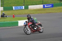 Mallory-park-Leicestershire;Mallory-park-photographs;Motorcycle-action-photographs;classic-bikes;event-digital-images;eventdigitalimages;mallory-park;no-limits-trackday;peter-wileman-photography;vintage-bikes;vintage-motorcycles;vmcc-festival-1000-bikes