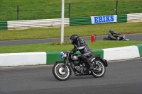 Mallory-park-Leicestershire;Mallory-park-photographs;Motorcycle-action-photographs;classic-bikes;event-digital-images;eventdigitalimages;mallory-park;no-limits-trackday;peter-wileman-photography;vintage-bikes;vintage-motorcycles;vmcc-festival-1000-bikes