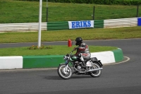 Mallory-park-Leicestershire;Mallory-park-photographs;Motorcycle-action-photographs;classic-bikes;event-digital-images;eventdigitalimages;mallory-park;no-limits-trackday;peter-wileman-photography;vintage-bikes;vintage-motorcycles;vmcc-festival-1000-bikes