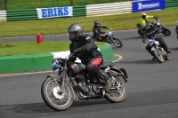 Mallory-park-Leicestershire;Mallory-park-photographs;Motorcycle-action-photographs;classic-bikes;event-digital-images;eventdigitalimages;mallory-park;no-limits-trackday;peter-wileman-photography;vintage-bikes;vintage-motorcycles;vmcc-festival-1000-bikes