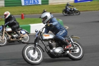 Mallory-park-Leicestershire;Mallory-park-photographs;Motorcycle-action-photographs;classic-bikes;event-digital-images;eventdigitalimages;mallory-park;no-limits-trackday;peter-wileman-photography;vintage-bikes;vintage-motorcycles;vmcc-festival-1000-bikes