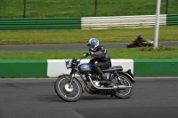 Mallory-park-Leicestershire;Mallory-park-photographs;Motorcycle-action-photographs;classic-bikes;event-digital-images;eventdigitalimages;mallory-park;no-limits-trackday;peter-wileman-photography;vintage-bikes;vintage-motorcycles;vmcc-festival-1000-bikes