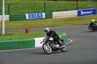 Mallory-park-Leicestershire;Mallory-park-photographs;Motorcycle-action-photographs;classic-bikes;event-digital-images;eventdigitalimages;mallory-park;no-limits-trackday;peter-wileman-photography;vintage-bikes;vintage-motorcycles;vmcc-festival-1000-bikes