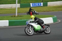 Mallory-park-Leicestershire;Mallory-park-photographs;Motorcycle-action-photographs;classic-bikes;event-digital-images;eventdigitalimages;mallory-park;no-limits-trackday;peter-wileman-photography;vintage-bikes;vintage-motorcycles;vmcc-festival-1000-bikes