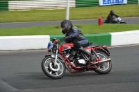 Mallory-park-Leicestershire;Mallory-park-photographs;Motorcycle-action-photographs;classic-bikes;event-digital-images;eventdigitalimages;mallory-park;no-limits-trackday;peter-wileman-photography;vintage-bikes;vintage-motorcycles;vmcc-festival-1000-bikes