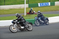 Mallory-park-Leicestershire;Mallory-park-photographs;Motorcycle-action-photographs;classic-bikes;event-digital-images;eventdigitalimages;mallory-park;no-limits-trackday;peter-wileman-photography;vintage-bikes;vintage-motorcycles;vmcc-festival-1000-bikes