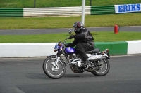 Mallory-park-Leicestershire;Mallory-park-photographs;Motorcycle-action-photographs;classic-bikes;event-digital-images;eventdigitalimages;mallory-park;no-limits-trackday;peter-wileman-photography;vintage-bikes;vintage-motorcycles;vmcc-festival-1000-bikes