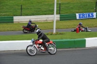 Mallory-park-Leicestershire;Mallory-park-photographs;Motorcycle-action-photographs;classic-bikes;event-digital-images;eventdigitalimages;mallory-park;no-limits-trackday;peter-wileman-photography;vintage-bikes;vintage-motorcycles;vmcc-festival-1000-bikes