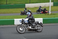 Mallory-park-Leicestershire;Mallory-park-photographs;Motorcycle-action-photographs;classic-bikes;event-digital-images;eventdigitalimages;mallory-park;no-limits-trackday;peter-wileman-photography;vintage-bikes;vintage-motorcycles;vmcc-festival-1000-bikes