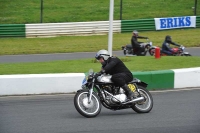 Mallory-park-Leicestershire;Mallory-park-photographs;Motorcycle-action-photographs;classic-bikes;event-digital-images;eventdigitalimages;mallory-park;no-limits-trackday;peter-wileman-photography;vintage-bikes;vintage-motorcycles;vmcc-festival-1000-bikes