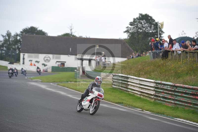 Mallory park Leicestershire;Mallory park photographs;Motorcycle action photographs;classic bikes;event digital images;eventdigitalimages;mallory park;no limits trackday;peter wileman photography;vintage bikes;vintage motorcycles;vmcc festival 1000 bikes