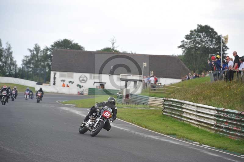 Mallory park Leicestershire;Mallory park photographs;Motorcycle action photographs;classic bikes;event digital images;eventdigitalimages;mallory park;no limits trackday;peter wileman photography;vintage bikes;vintage motorcycles;vmcc festival 1000 bikes