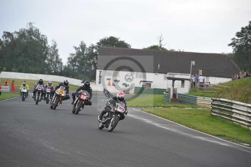 Mallory park Leicestershire;Mallory park photographs;Motorcycle action photographs;classic bikes;event digital images;eventdigitalimages;mallory park;no limits trackday;peter wileman photography;vintage bikes;vintage motorcycles;vmcc festival 1000 bikes