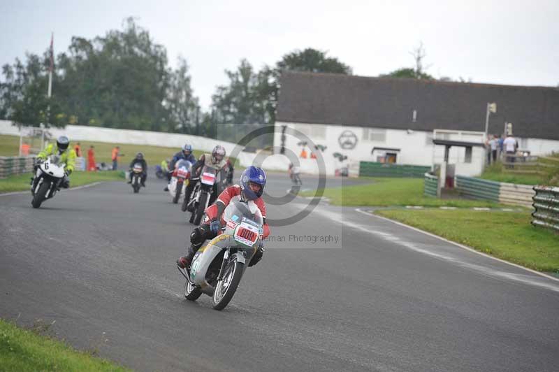 Mallory park Leicestershire;Mallory park photographs;Motorcycle action photographs;classic bikes;event digital images;eventdigitalimages;mallory park;no limits trackday;peter wileman photography;vintage bikes;vintage motorcycles;vmcc festival 1000 bikes