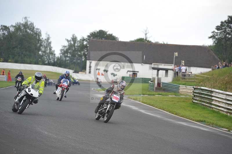 Mallory park Leicestershire;Mallory park photographs;Motorcycle action photographs;classic bikes;event digital images;eventdigitalimages;mallory park;no limits trackday;peter wileman photography;vintage bikes;vintage motorcycles;vmcc festival 1000 bikes