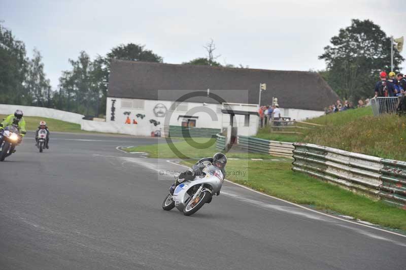 Mallory park Leicestershire;Mallory park photographs;Motorcycle action photographs;classic bikes;event digital images;eventdigitalimages;mallory park;no limits trackday;peter wileman photography;vintage bikes;vintage motorcycles;vmcc festival 1000 bikes