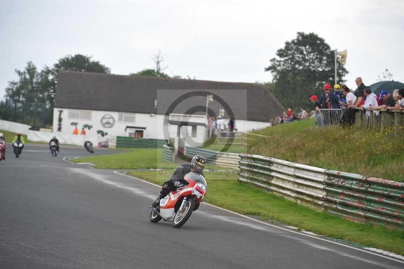 Mallory park Leicestershire;Mallory park photographs;Motorcycle action photographs;classic bikes;event digital images;eventdigitalimages;mallory park;no limits trackday;peter wileman photography;vintage bikes;vintage motorcycles;vmcc festival 1000 bikes