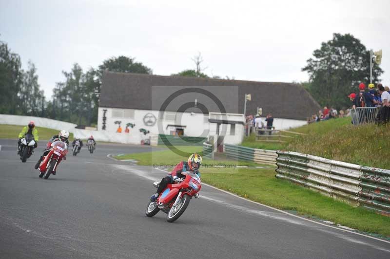 Mallory park Leicestershire;Mallory park photographs;Motorcycle action photographs;classic bikes;event digital images;eventdigitalimages;mallory park;no limits trackday;peter wileman photography;vintage bikes;vintage motorcycles;vmcc festival 1000 bikes