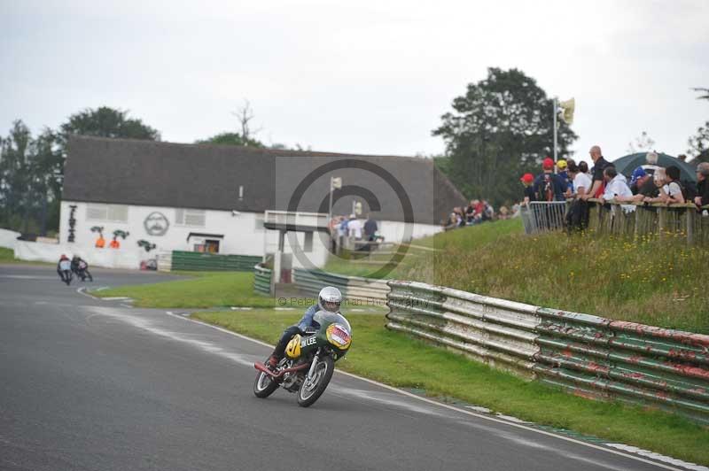 Mallory park Leicestershire;Mallory park photographs;Motorcycle action photographs;classic bikes;event digital images;eventdigitalimages;mallory park;no limits trackday;peter wileman photography;vintage bikes;vintage motorcycles;vmcc festival 1000 bikes