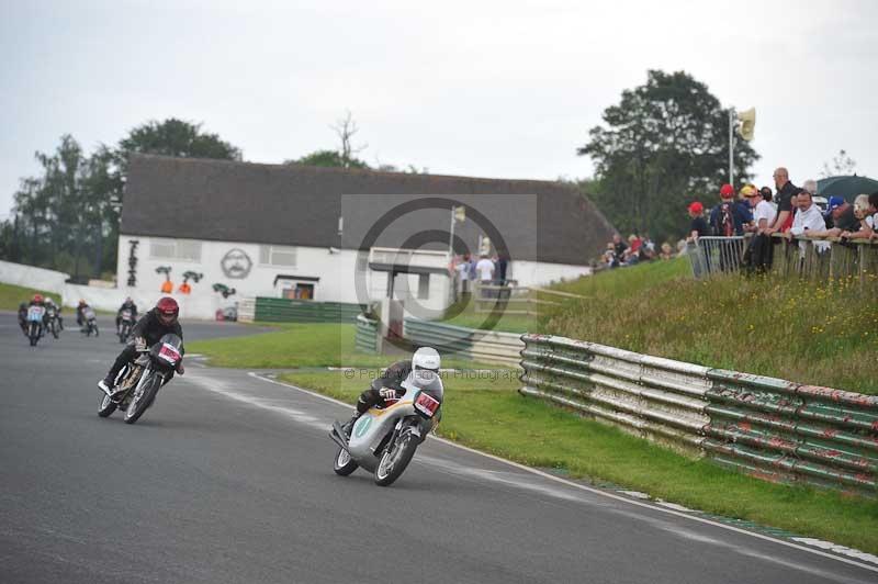 Mallory park Leicestershire;Mallory park photographs;Motorcycle action photographs;classic bikes;event digital images;eventdigitalimages;mallory park;no limits trackday;peter wileman photography;vintage bikes;vintage motorcycles;vmcc festival 1000 bikes