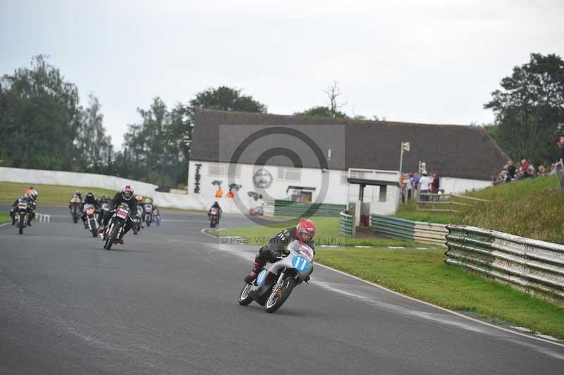 Mallory park Leicestershire;Mallory park photographs;Motorcycle action photographs;classic bikes;event digital images;eventdigitalimages;mallory park;no limits trackday;peter wileman photography;vintage bikes;vintage motorcycles;vmcc festival 1000 bikes