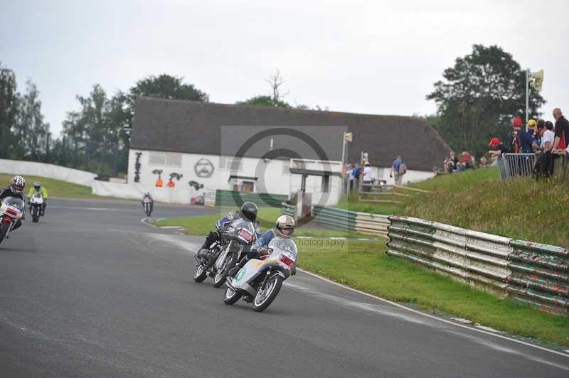 Mallory park Leicestershire;Mallory park photographs;Motorcycle action photographs;classic bikes;event digital images;eventdigitalimages;mallory park;no limits trackday;peter wileman photography;vintage bikes;vintage motorcycles;vmcc festival 1000 bikes