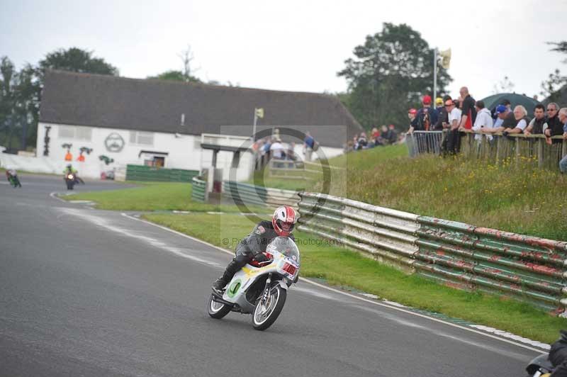 Mallory park Leicestershire;Mallory park photographs;Motorcycle action photographs;classic bikes;event digital images;eventdigitalimages;mallory park;no limits trackday;peter wileman photography;vintage bikes;vintage motorcycles;vmcc festival 1000 bikes