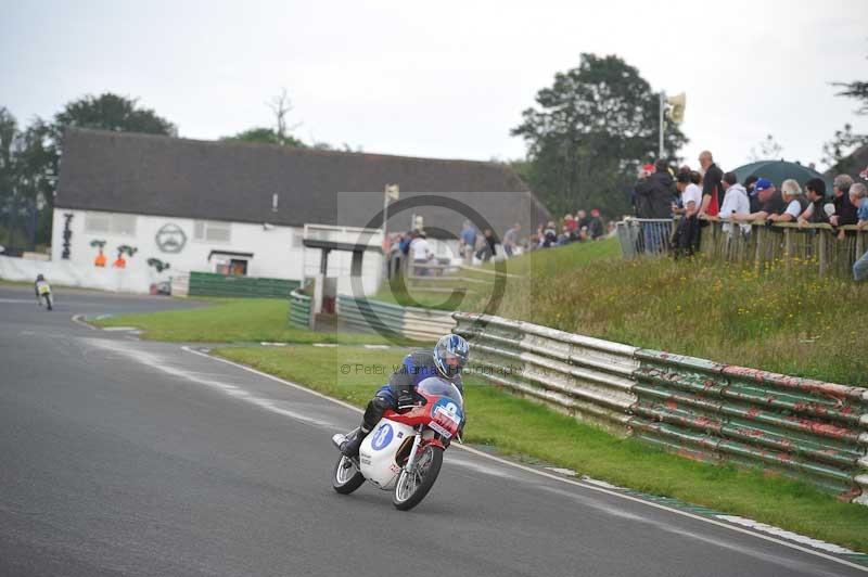 Mallory park Leicestershire;Mallory park photographs;Motorcycle action photographs;classic bikes;event digital images;eventdigitalimages;mallory park;no limits trackday;peter wileman photography;vintage bikes;vintage motorcycles;vmcc festival 1000 bikes