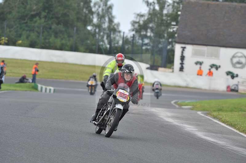 Mallory park Leicestershire;Mallory park photographs;Motorcycle action photographs;classic bikes;event digital images;eventdigitalimages;mallory park;no limits trackday;peter wileman photography;vintage bikes;vintage motorcycles;vmcc festival 1000 bikes