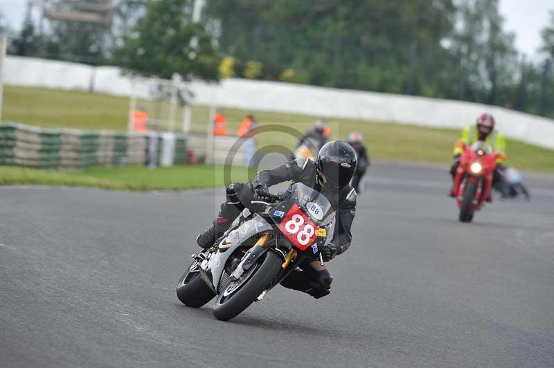 Mallory park Leicestershire;Mallory park photographs;Motorcycle action photographs;classic bikes;event digital images;eventdigitalimages;mallory park;no limits trackday;peter wileman photography;vintage bikes;vintage motorcycles;vmcc festival 1000 bikes