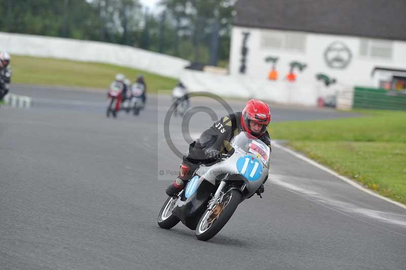 Mallory park Leicestershire;Mallory park photographs;Motorcycle action photographs;classic bikes;event digital images;eventdigitalimages;mallory park;no limits trackday;peter wileman photography;vintage bikes;vintage motorcycles;vmcc festival 1000 bikes