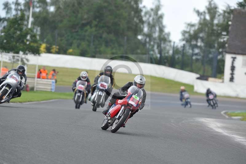 Mallory park Leicestershire;Mallory park photographs;Motorcycle action photographs;classic bikes;event digital images;eventdigitalimages;mallory park;no limits trackday;peter wileman photography;vintage bikes;vintage motorcycles;vmcc festival 1000 bikes