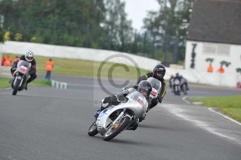 Mallory park Leicestershire;Mallory park photographs;Motorcycle action photographs;classic bikes;event digital images;eventdigitalimages;mallory park;no limits trackday;peter wileman photography;vintage bikes;vintage motorcycles;vmcc festival 1000 bikes