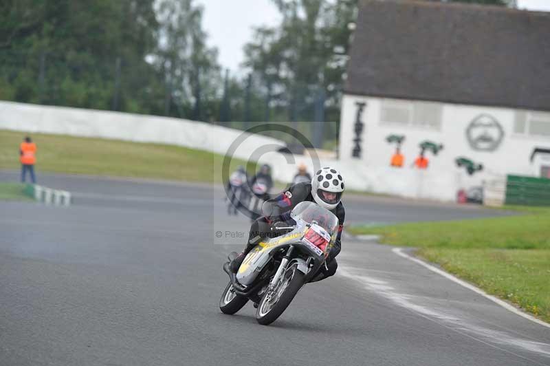 Mallory park Leicestershire;Mallory park photographs;Motorcycle action photographs;classic bikes;event digital images;eventdigitalimages;mallory park;no limits trackday;peter wileman photography;vintage bikes;vintage motorcycles;vmcc festival 1000 bikes