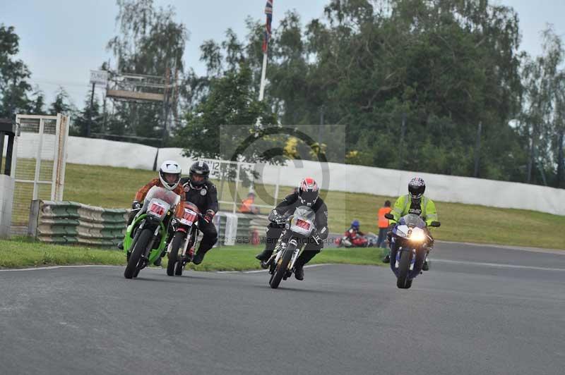 Mallory park Leicestershire;Mallory park photographs;Motorcycle action photographs;classic bikes;event digital images;eventdigitalimages;mallory park;no limits trackday;peter wileman photography;vintage bikes;vintage motorcycles;vmcc festival 1000 bikes