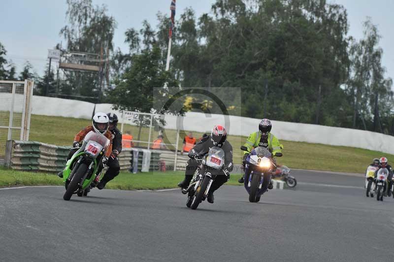 Mallory park Leicestershire;Mallory park photographs;Motorcycle action photographs;classic bikes;event digital images;eventdigitalimages;mallory park;no limits trackday;peter wileman photography;vintage bikes;vintage motorcycles;vmcc festival 1000 bikes