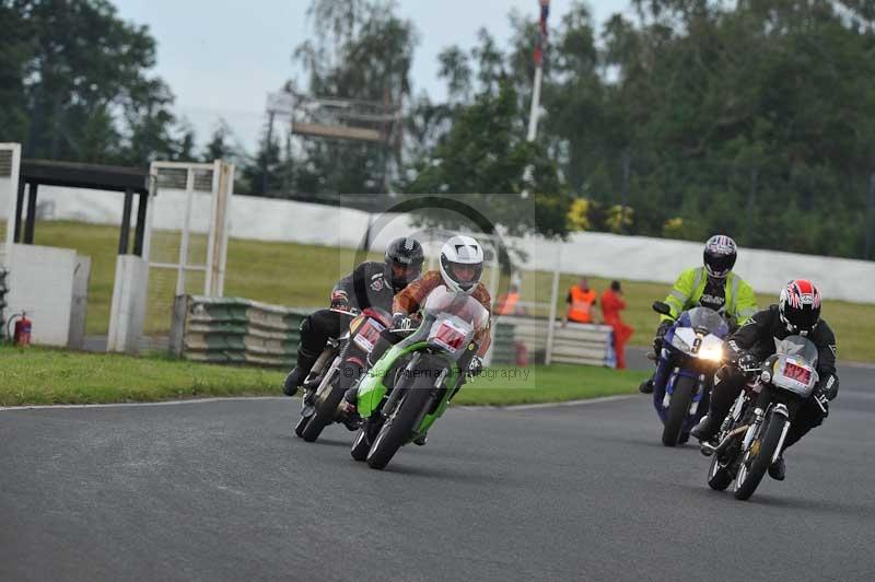 Mallory park Leicestershire;Mallory park photographs;Motorcycle action photographs;classic bikes;event digital images;eventdigitalimages;mallory park;no limits trackday;peter wileman photography;vintage bikes;vintage motorcycles;vmcc festival 1000 bikes