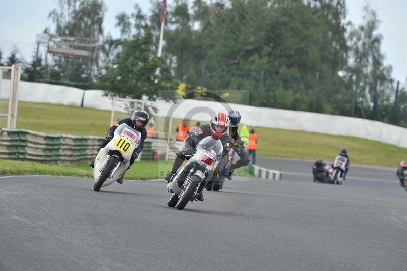 Mallory park Leicestershire;Mallory park photographs;Motorcycle action photographs;classic bikes;event digital images;eventdigitalimages;mallory park;no limits trackday;peter wileman photography;vintage bikes;vintage motorcycles;vmcc festival 1000 bikes