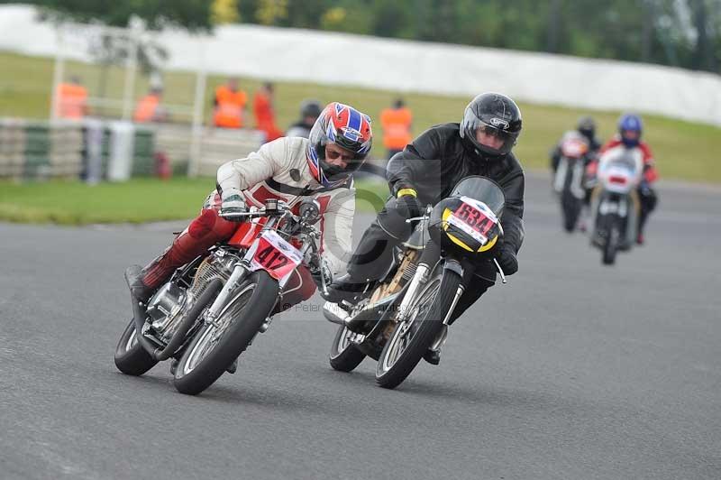 Mallory park Leicestershire;Mallory park photographs;Motorcycle action photographs;classic bikes;event digital images;eventdigitalimages;mallory park;no limits trackday;peter wileman photography;vintage bikes;vintage motorcycles;vmcc festival 1000 bikes