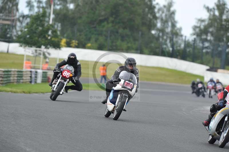 Mallory park Leicestershire;Mallory park photographs;Motorcycle action photographs;classic bikes;event digital images;eventdigitalimages;mallory park;no limits trackday;peter wileman photography;vintage bikes;vintage motorcycles;vmcc festival 1000 bikes