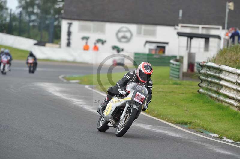Mallory park Leicestershire;Mallory park photographs;Motorcycle action photographs;classic bikes;event digital images;eventdigitalimages;mallory park;no limits trackday;peter wileman photography;vintage bikes;vintage motorcycles;vmcc festival 1000 bikes
