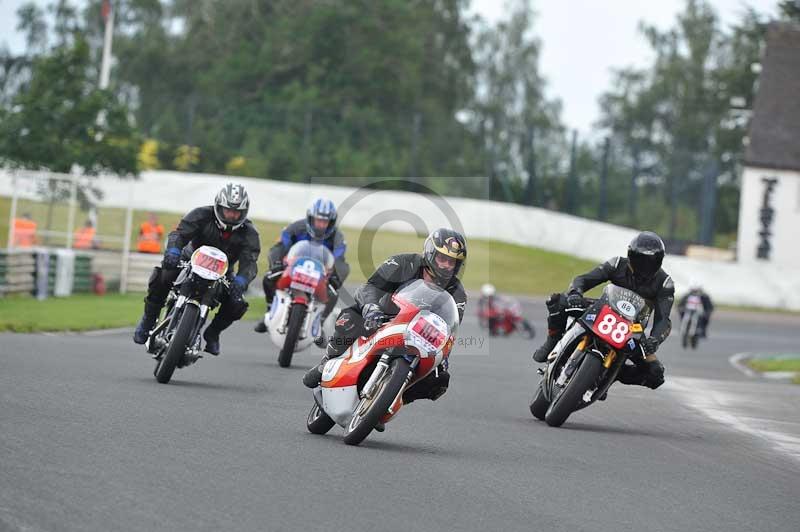 Mallory park Leicestershire;Mallory park photographs;Motorcycle action photographs;classic bikes;event digital images;eventdigitalimages;mallory park;no limits trackday;peter wileman photography;vintage bikes;vintage motorcycles;vmcc festival 1000 bikes